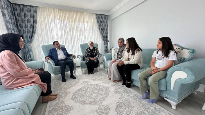 Vali Musa Işın ve eşinden şehit ailelerine anlamlı ziyaret
