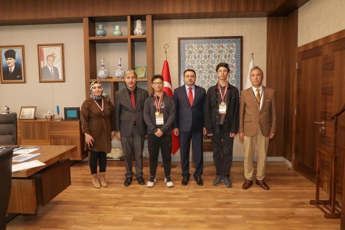 Vali Musa Işından dünya birincisi öğrencilere tebrik

