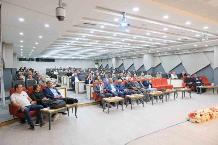 Van Atatürk Lisesi mezunları geçmişle geleceği buluşturdu
