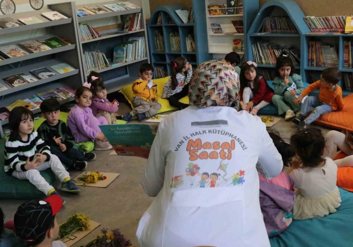 Van Halk Kütüphanesinden çocuklar için masal saati
