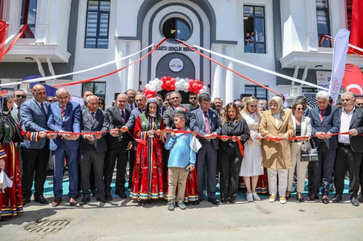 Vanda 4 gençlik merkezinin açılışı yapıldı
