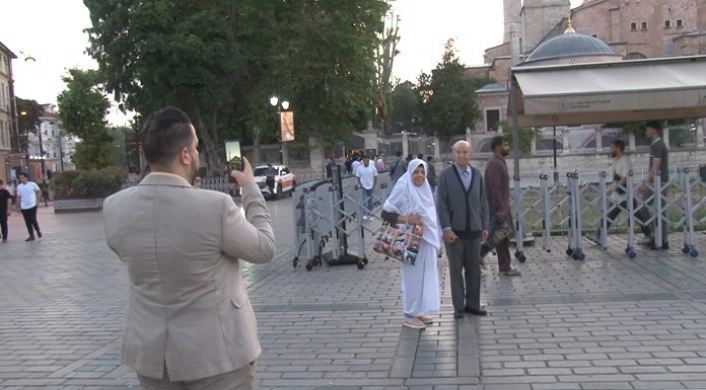 Vatandaşlar Kurban Bayramı namazını Ayasofyada kıldı
