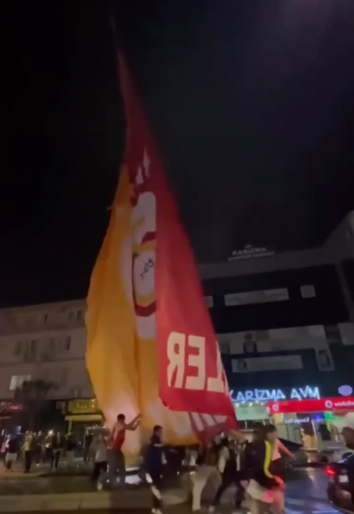 Yalovada Galatasaray bayraklarına saldıran 3 Fenerbahçe taraftarına gözaltı

