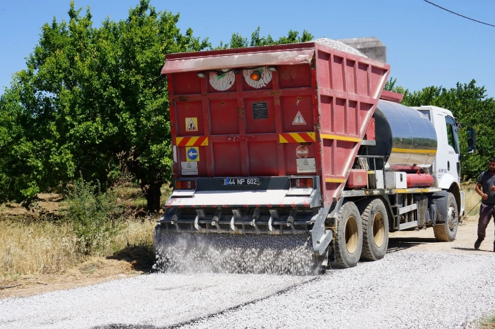 Yeşilyurt Belediyesi, kırsalda ulaşımı kolaylaştırıyor
