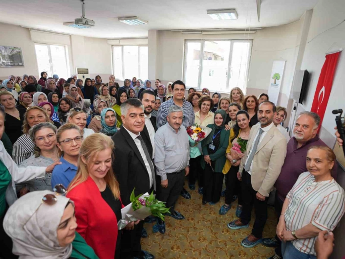 Yılmaz, başarılı kursiyerlere sertifikalarını takdim etti
