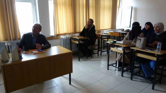 Yozgatta yabancılar dil seferberliğiyle Türkçe öğreniyor
