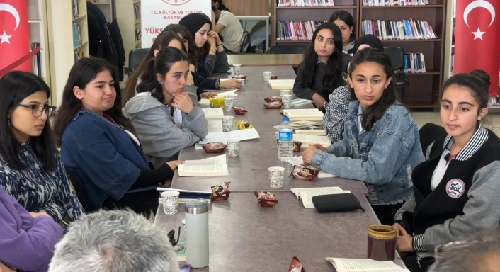 Yüksekova Okuyor etkinliğinde öğrenciler kitap içeriklerini tartıştı
