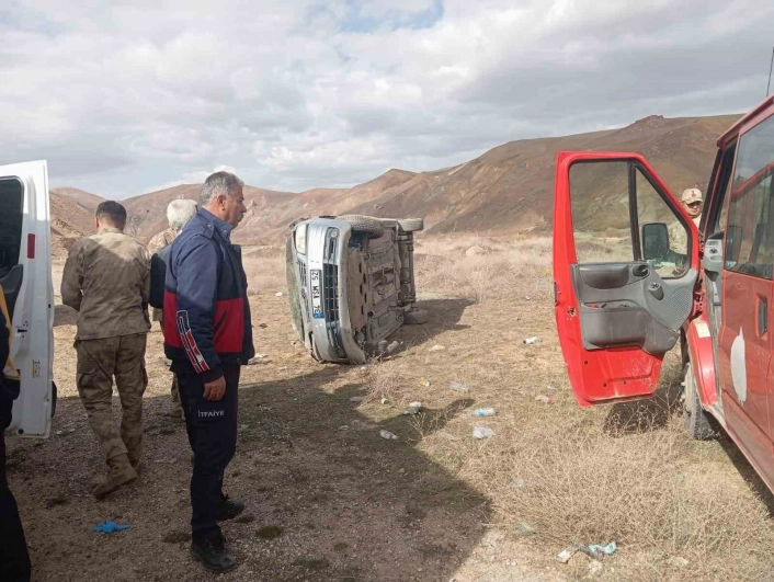 Yüksekova-Van karayolunda trafik kazası: 3 yaralı
