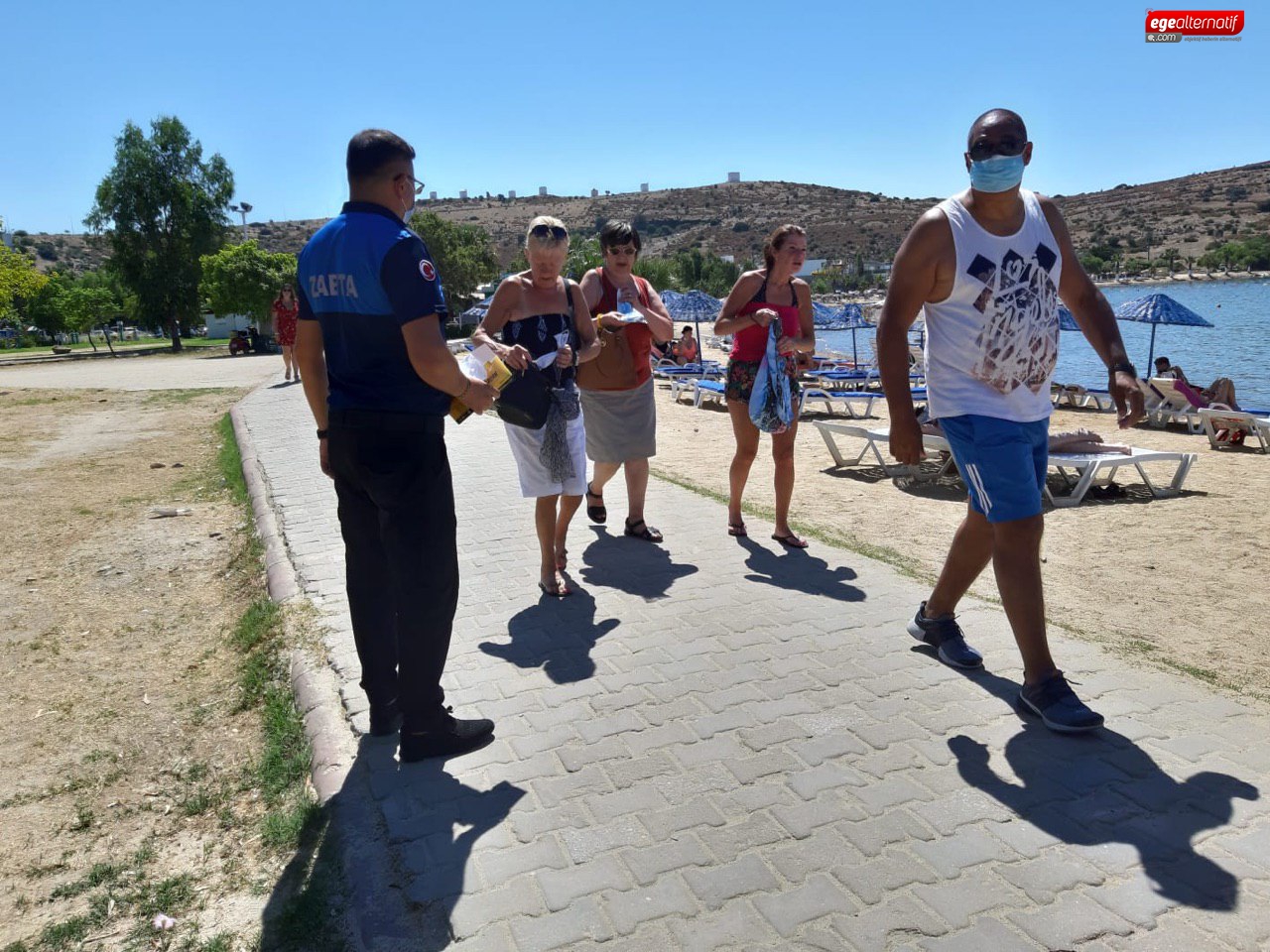 Zabıta Önce Uyarıp Ardından Maske Veriyor 